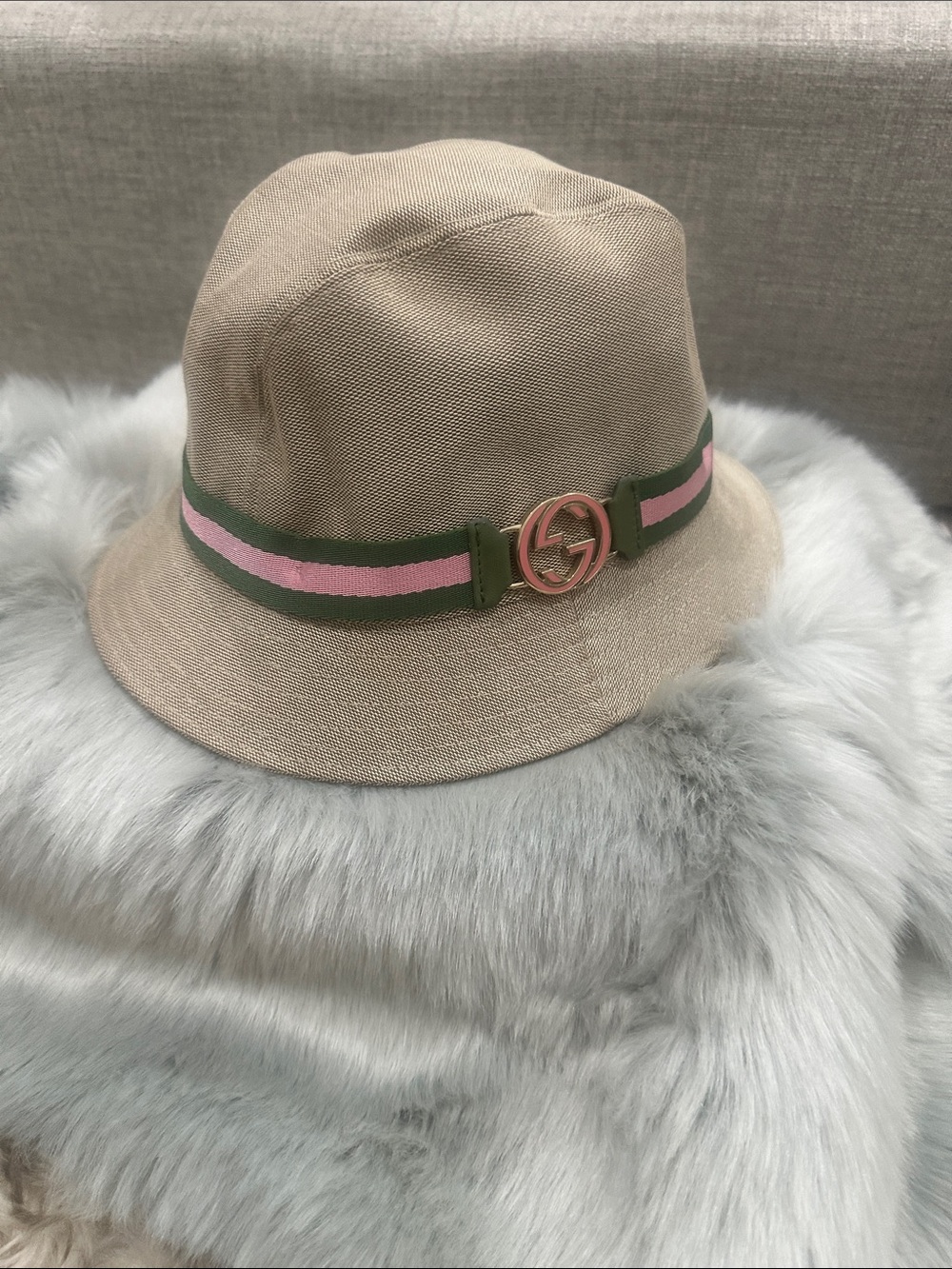 GUCCI Beige Bucket Hat with Green & Pink Stripe and Gold and pink GG emblem